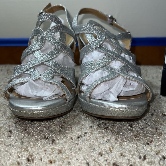 Naturalizer Silver Glitter Heels - Picture 3 of 8